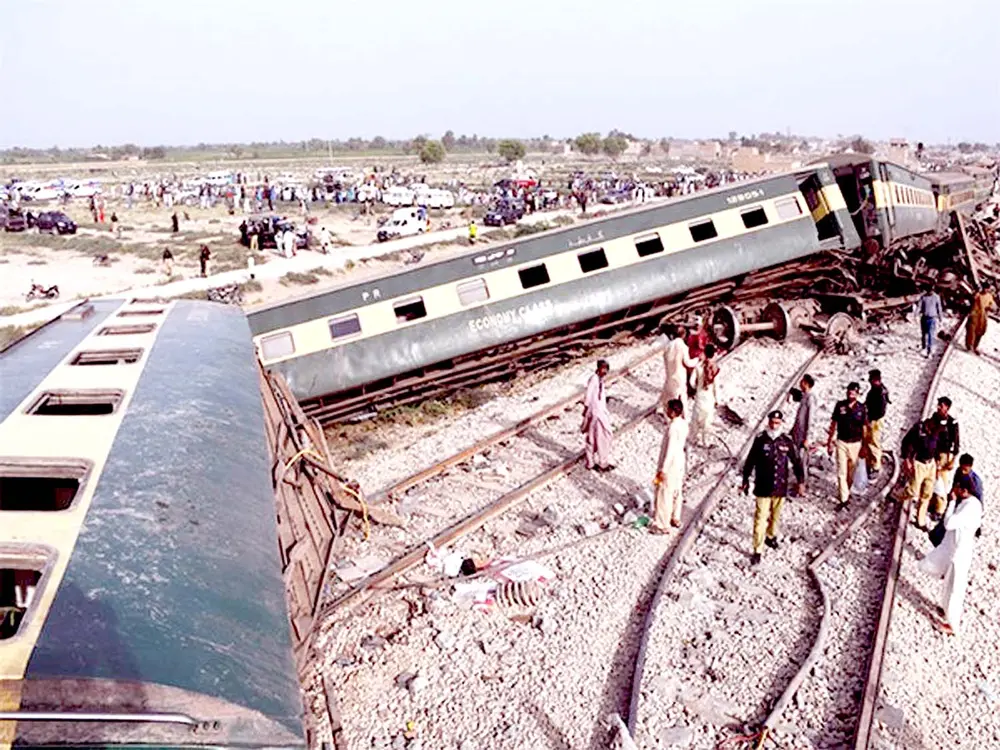 Islamabad Express derails in Pakistan; 29 injured;